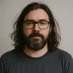 Portrait of Liam Patterson from Newcastle, NSW, sharing his personal experience as a casual player at Mafia Casino AU and promoting responsible gambling.